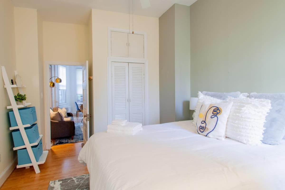 Classy 1-br Flat Nestled Between Dupont & Logan * Washington