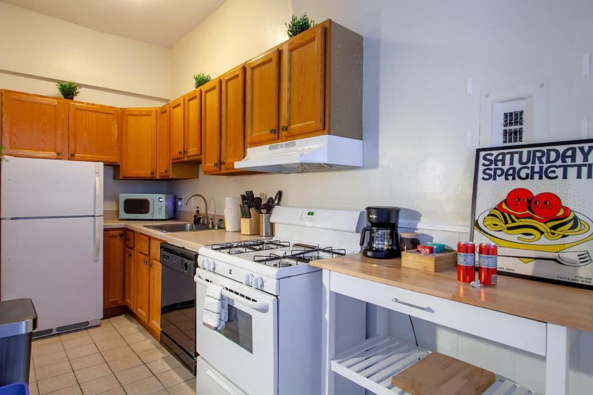 Classy 1-br Flat Nestled Between Dupont & Logan Apartment